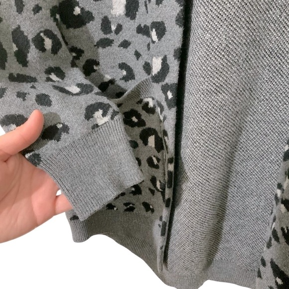 Elliot Lauren Animal Print Slouchy Gray/ Black Cardigan Sz Small - Picture 7 of 9
